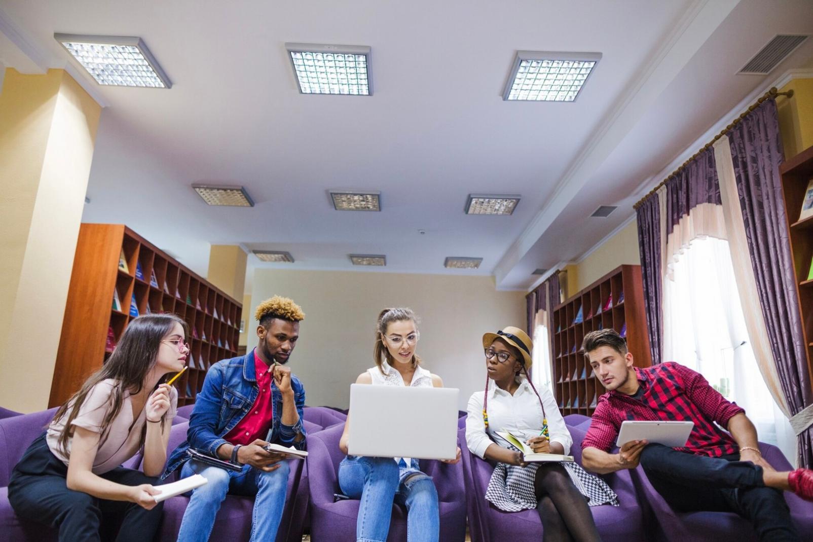 Recursos educativos y materiales de formación para profesionales financieros
